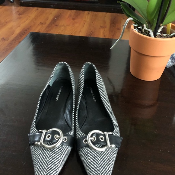 Clearance SALE! Burberry signature buckle. - Picture 6 of 12